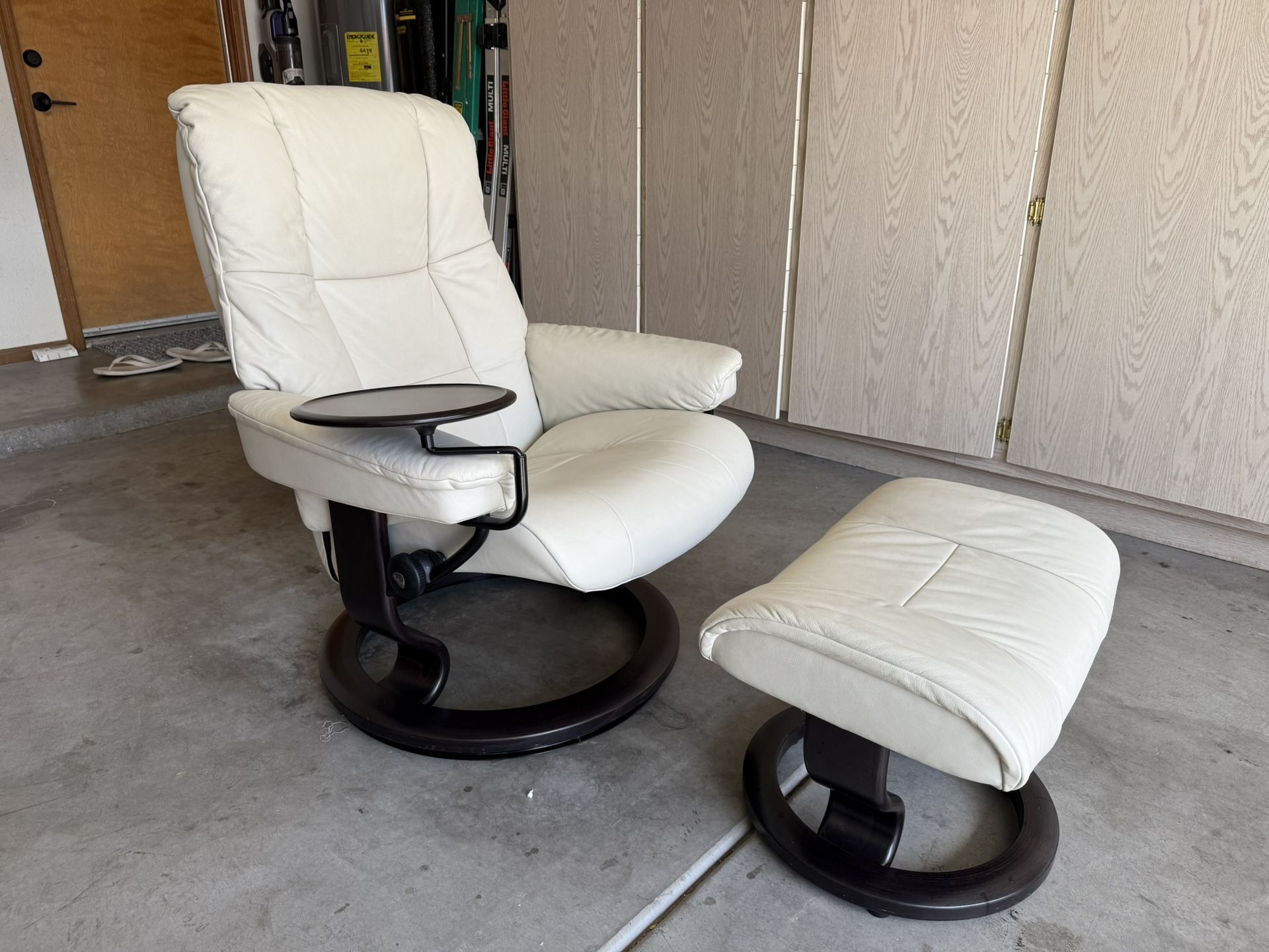 Ekornes Stressless Mayfair Recliner And Ottoman, Norway