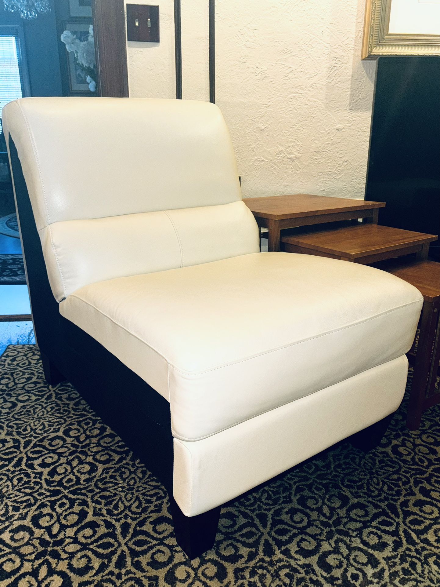 LEATHER ARMLESS ACCENT CHAIR STEEL SPRING CUSHION “ OPEN BOX “ UNUSED ORIGINALLY $799 SMOKE AND PET FREE ENVIRONMENT STORED - SEE PHOTOS FOR INFO -
