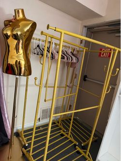 $250 stand y mannequin