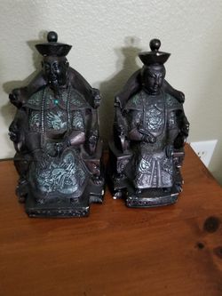 2 vintage Oriental Figures