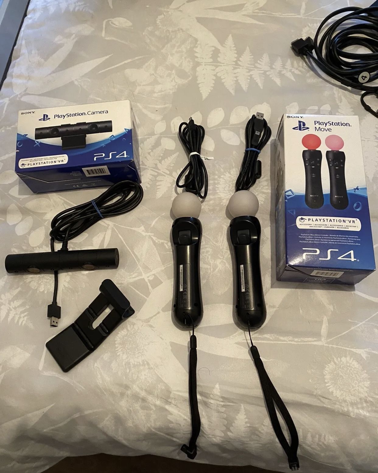 Sony PS4 PRO 1TB Console plus VR Bundle, 2 extra controllers and 10 Games!!!