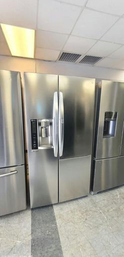 LG Side‑by‑Side Fridge – Stainless w/ Ice & Water Dispenser
