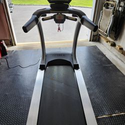 True Cs550 Commercial Treadmill