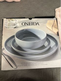 SERVICE FOR 4 PORCELAIN DINNERWARE SET