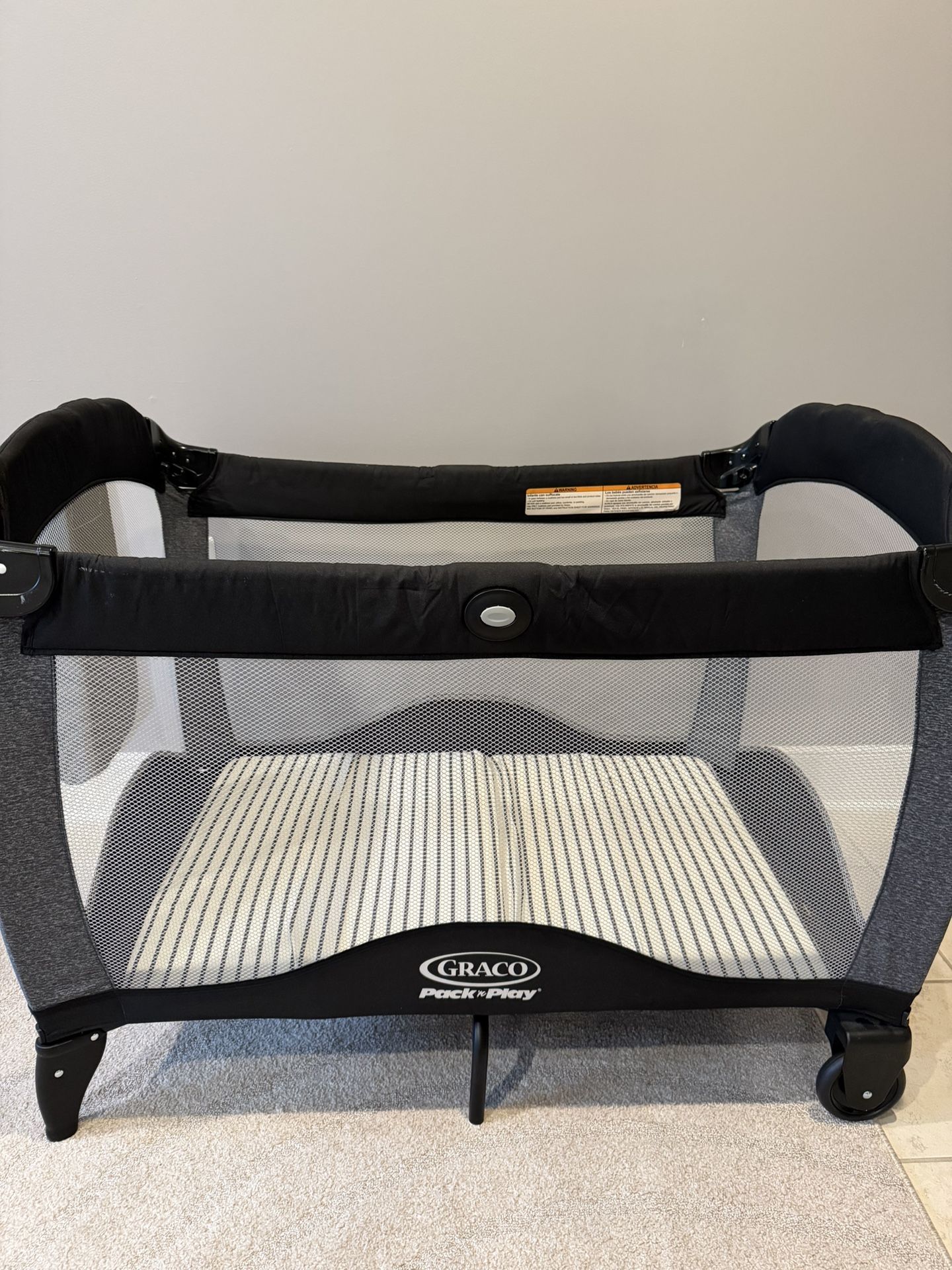 Graco Pac-n-Play w/change bed/table 
