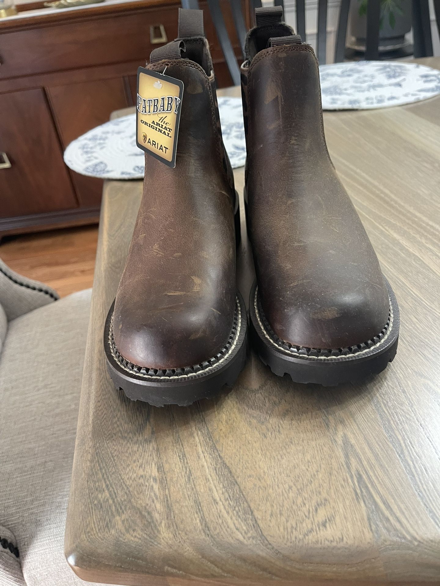 New Ariat Women’s Fatbaby 7B