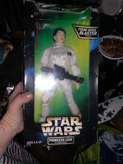 Star Wars Princess Leia in Hoth Gear Action Figure