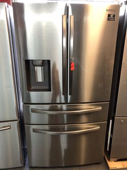 New scratch and dent Samsung stainless steel grab and go French door fridge with bottom freezer. 1 year warranty