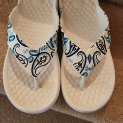 White/ Blue Paisley Flip Flops Size 10