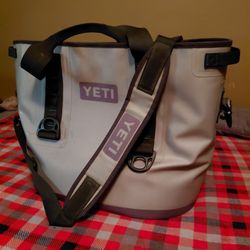 Yeti Hopper 