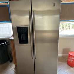 GE Refrigerator 