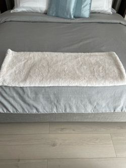 Faux Fur Throw, Ivory Color. 45” Wide x 60” is Long. Purchased From Pottery Barn Kids. Pick up is Sun Valley, 91352