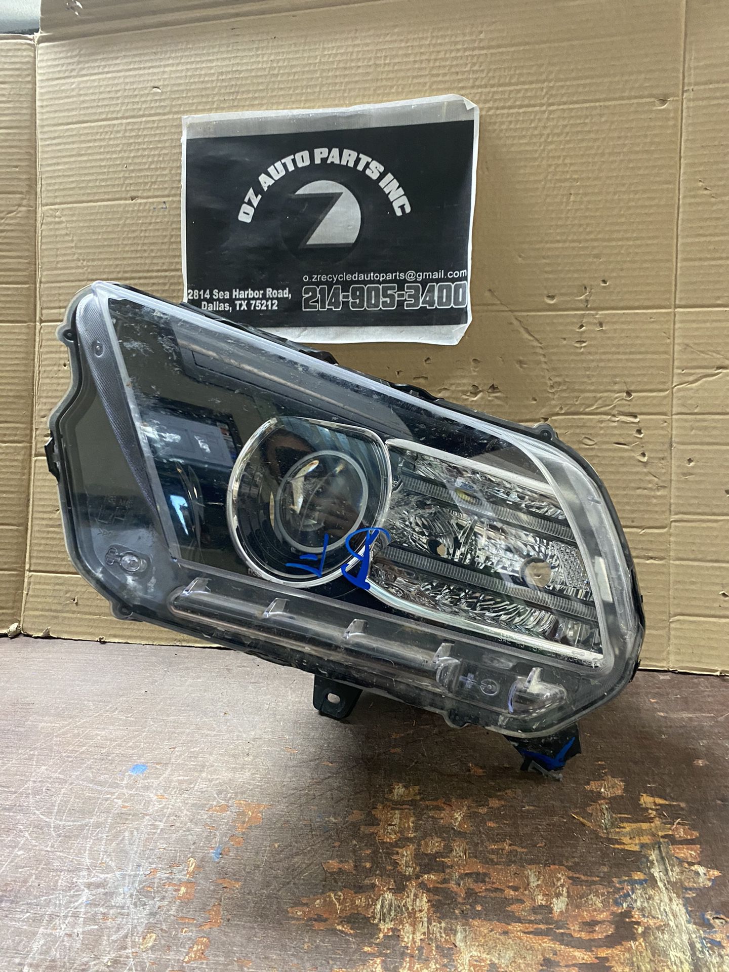 2013-2014 FORD MUSTANG LEFT HEADLIGHT HID CAPSULE ONLY