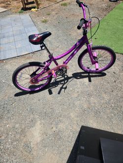 Purple girls bike , good condition a little rip on the seat