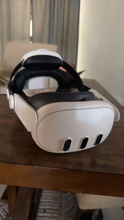 Meta Quest 3 VR Headset with Controllers