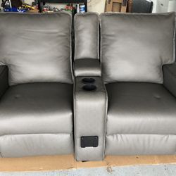 Like New Reclining Loveseat 