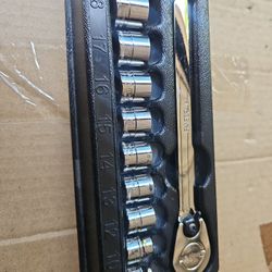 SNAP-ON TOOLS USA NEW 3/8" DRIVER CHROME LOW PROFILE FIXED HEAD RATCHET RAF80A WITH 9 LOE PROFILE SOCKETS NEW NO BOX