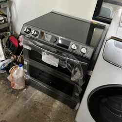 NEW SAMSUNG ELECTRIC STOVE
