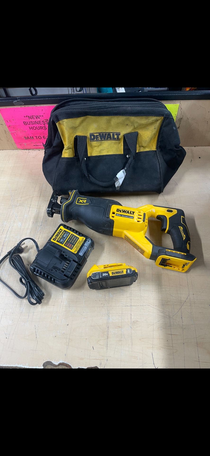 SAW ZALL, TOOLS-POWER DEWALT WIBATTERY AND CHARGER DCS382