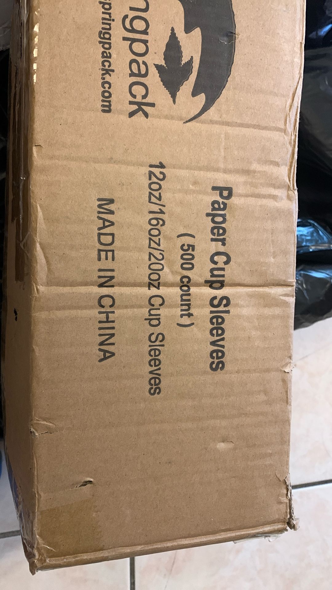 tengo una caja de paper cup sleeves de 500 piesas 15$