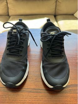 Women’s Nike Black sneakers