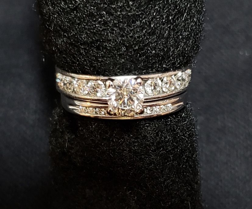 Diamond Wedding Ring set in 14kt white gold