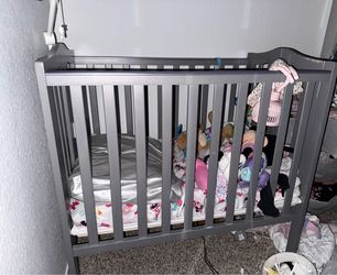 mini crib