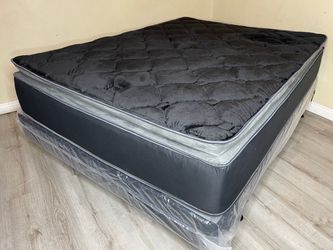 14” Queen Midnight Collection Hybrid Pillow Top Mattress!