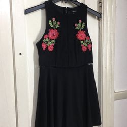 Forever 21 Floral Embroidered Lace Trim Sleeveless Mini Dress Size M