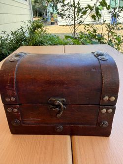 Vintage Wooden Treasure Chest Box - Rustic Trinket & Jewelry Storage (7 1/4” x 4 3/4” x 5 1/2”)