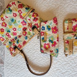 3 Piece Relic Purse Set.  Purse  Makeup Bag & Wallet.  All In Excellent Condition.  Used Very Few Times. Bright And Cheery Colors.
