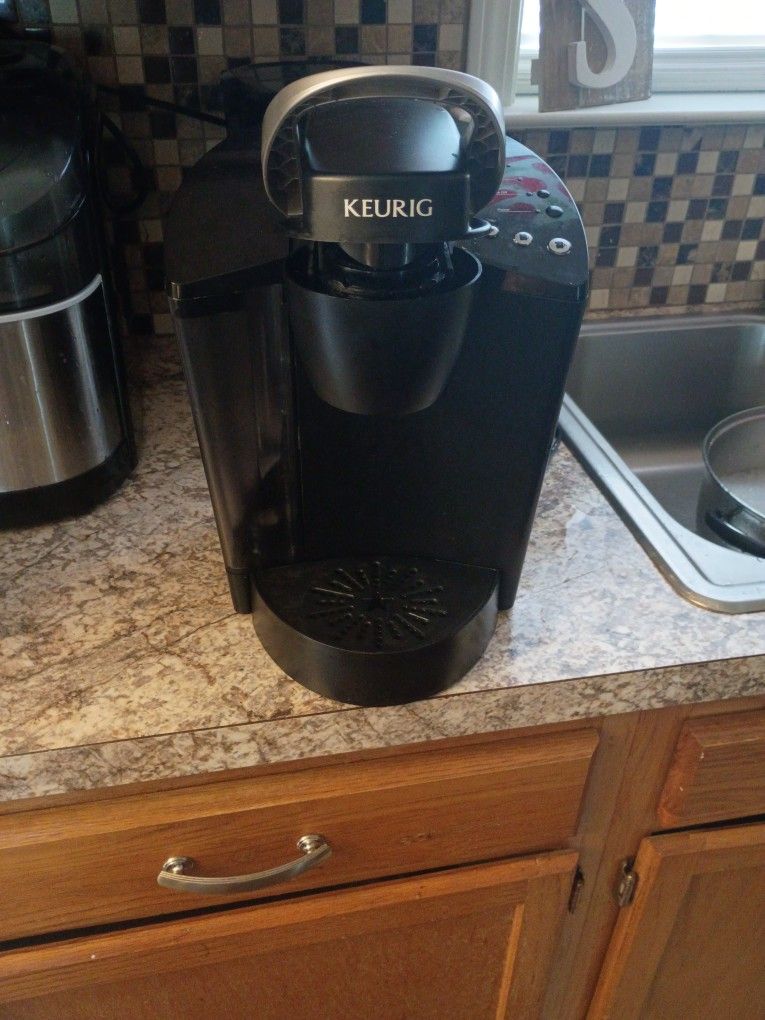 Keurig K Cup Select Coffee Maker .$12.00