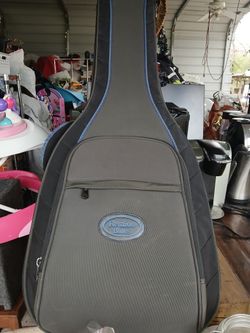 Vendo Esta Guitarra Le Fantan Dos Cuerdas Marca Fender Clásica. También Vendo La Funda Total.250.00