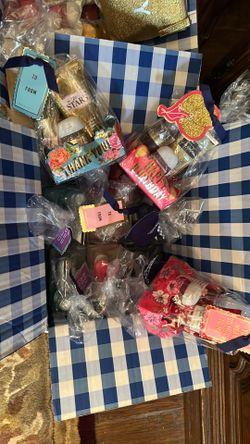 Bath and Body Works gift bags w/products