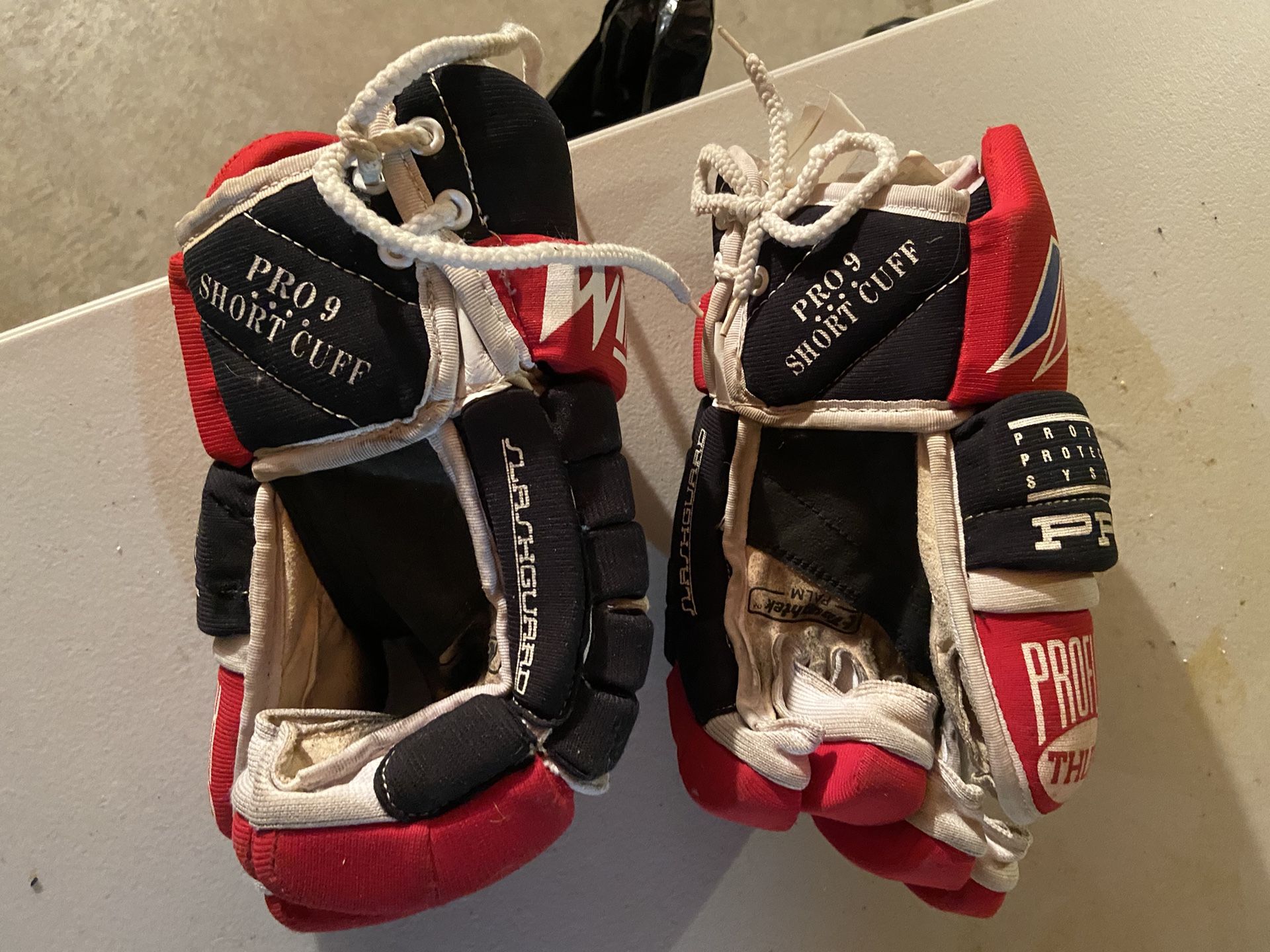Adult Male Hockey Gloves