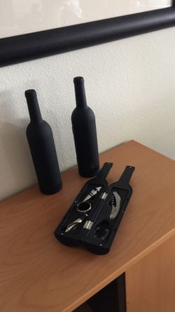 Wine accessories