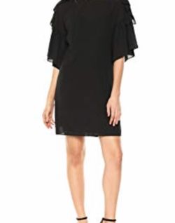 Black Dress with Riffled Sleeves/ Vestido Negro con olanes en las mangas