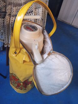 Insulated pot for cold or hot drinks