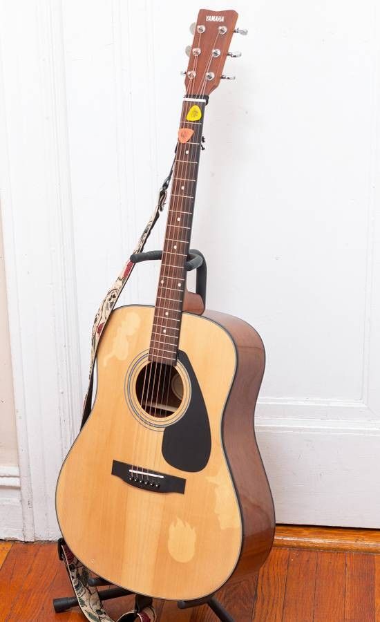 EX Yamaha F325D Spruce Top Acoustic Guitar & Strap