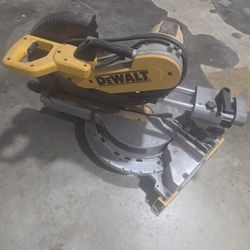 Dewalt 12" Sliding Miter Saw