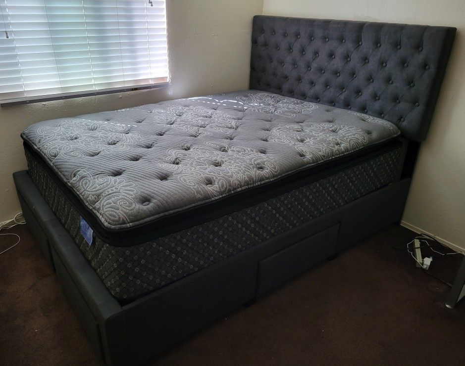 Charcoal Queen Platform Bed