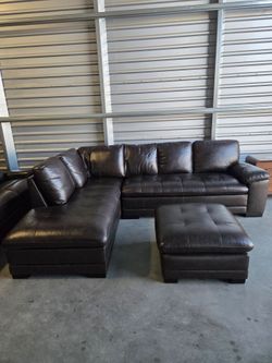 Abbyson Home
Markham Leather Sectional with Ottoman
Color: Dark Brown
Top Grain Leather on All Seating Areas, and Armrests and Leather Match on Front 