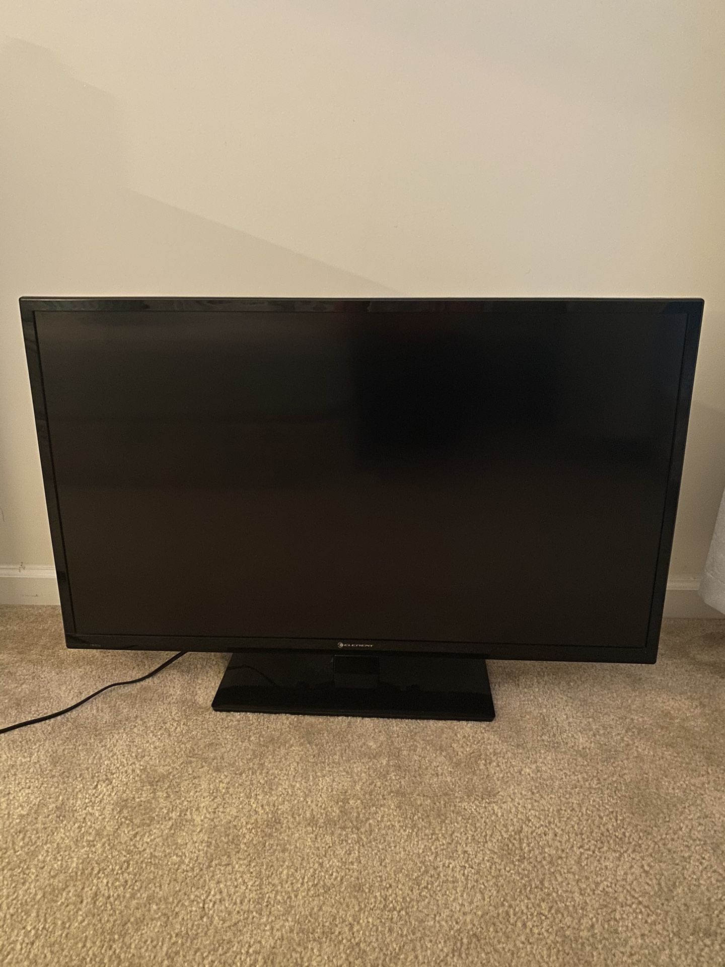 40” Element Flat Screen TV w/ Stand