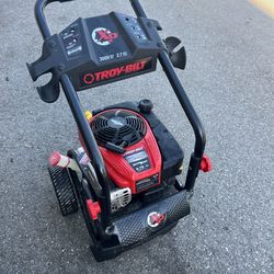 Troy-Bilt Briggs & Stratton Ready Start 190cc Professional Gas Power Pressure Washer! 3,000 PSI. Starts up great! Does not include hose or wand