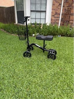 steerable knee scooter