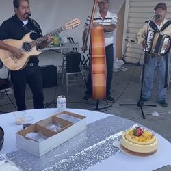 Chirrines Tuba Tololoche Y Sax