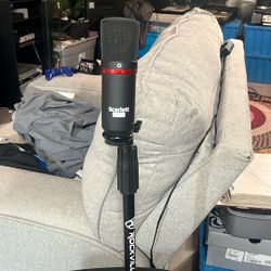 Scarlett Studio Microphone And Stand