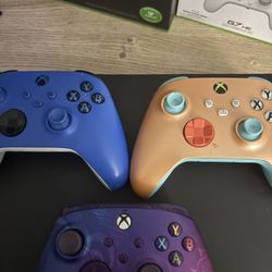 xbox one x + 3 controllers 2 wireless, 1 wired