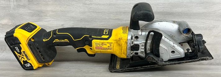 DEWALT DCS571 ATOMIC 20V MAX Cordless Brushless 4-1/2 in. Circular Saw (PO1021736)