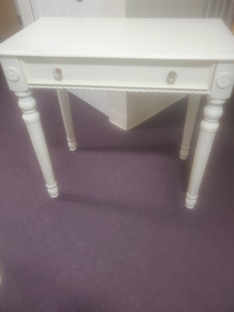 Beautiful French Style Desk / Vanity